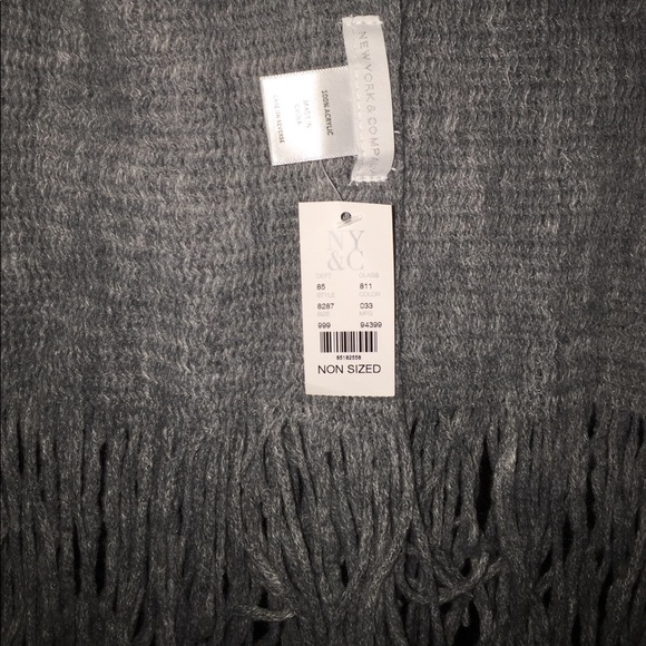 New York and Company Grey scarf - Picture 2 of 4